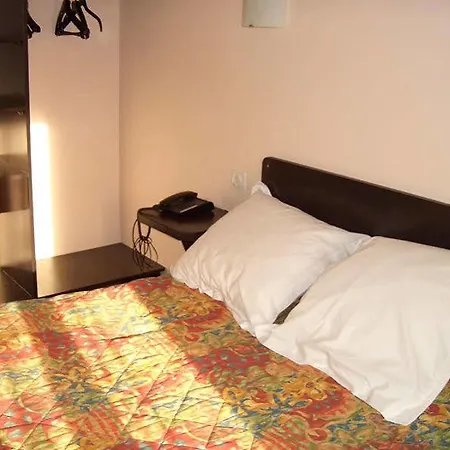 Hotel Logis Restaurant De La Poste 2*