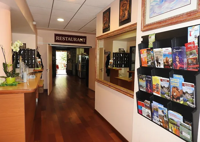 Logis Restaurant De La Poste Tarascon-sur-Ariege