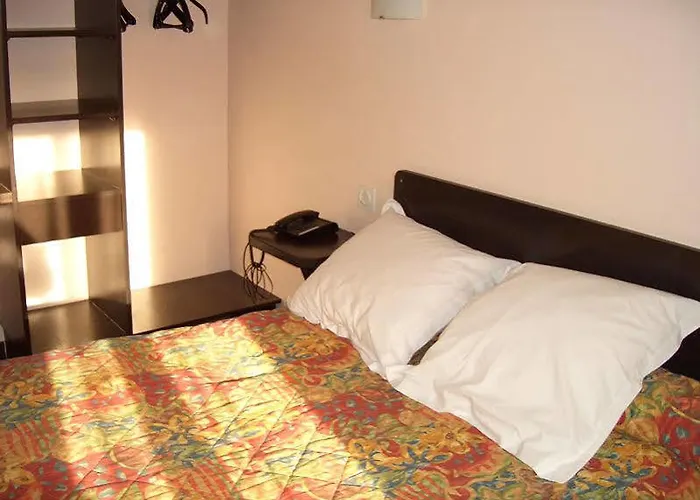 Hotel Logis Restaurant De La Poste 2*