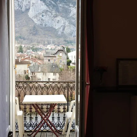 Hotel Logis Restaurant De La Poste 2*