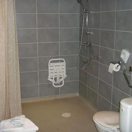 Hotell Logis Restaurant De La Poste 2*